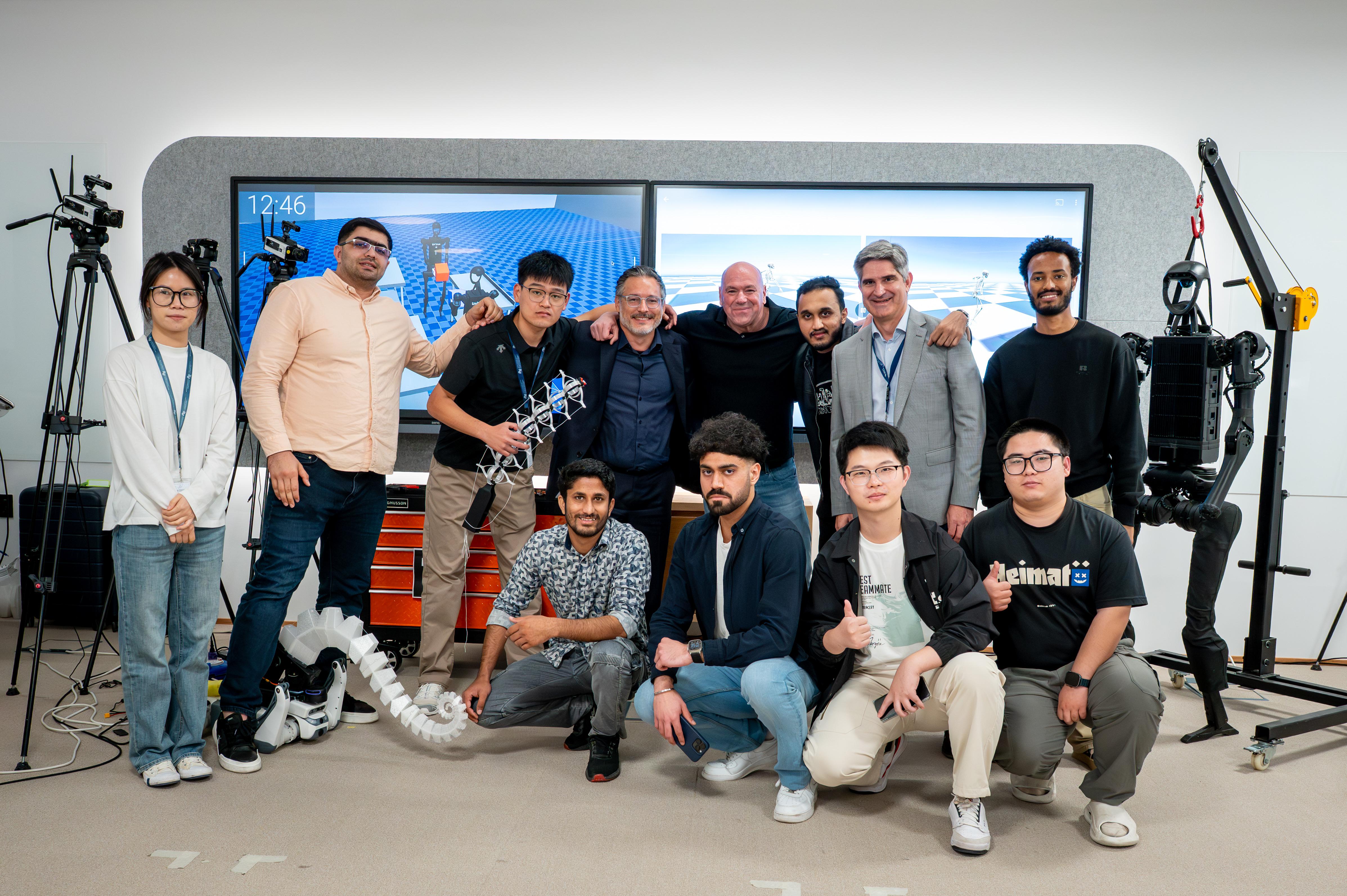 Dana White touring the AIRoCS lab